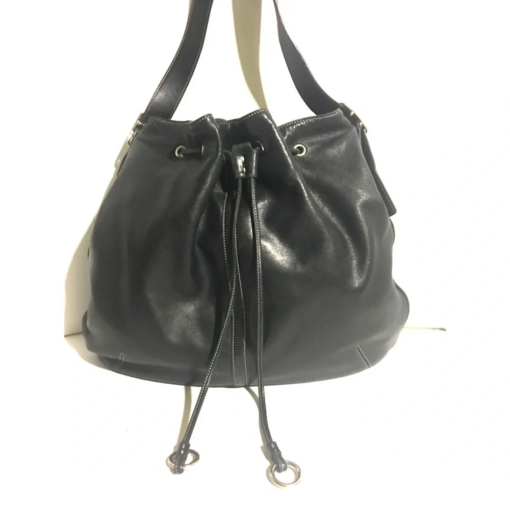 Coach vintage black leather crossbody handbag - Picture 2 of 11